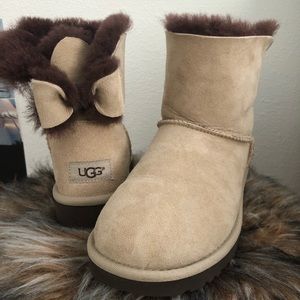 beige and brown ugg boots